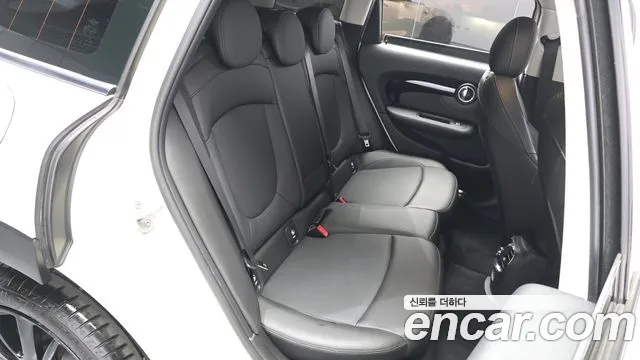 MINI Clubman 2019 thumb 11