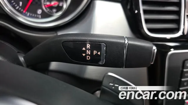 Mercedes-Benz GLE 2017 thumb 8
