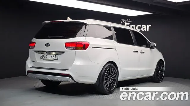 Kia Carnival 2015 thumb 2