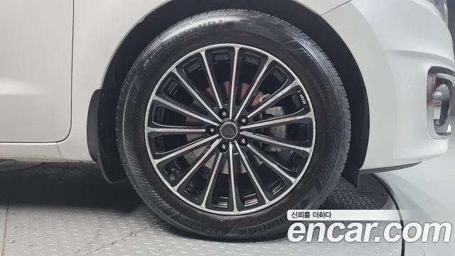Kia Carnival 2015 thumb 5