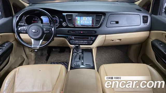 Kia Carnival 2015 thumb 7