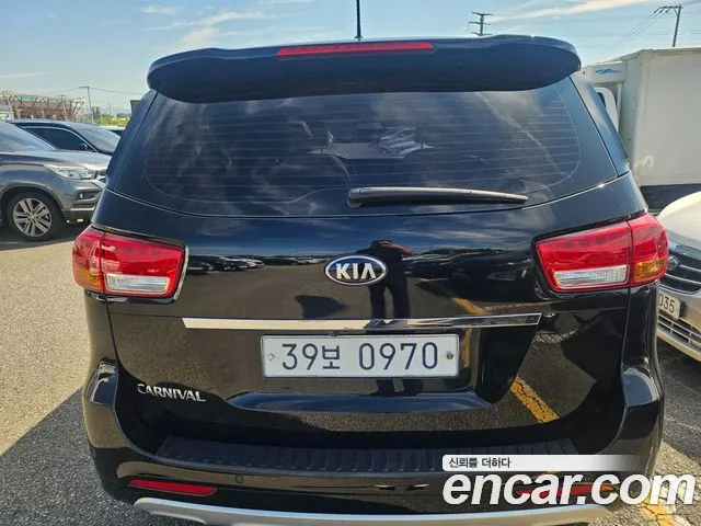 Kia Carnival 2016 thumb 4