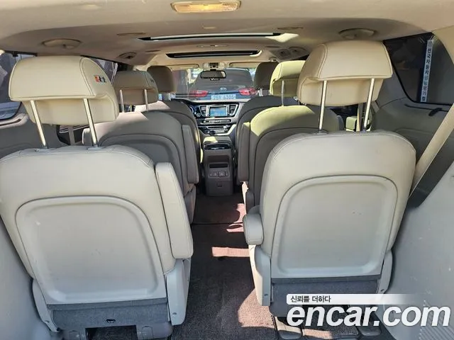 Kia Carnival 2016 thumb 9