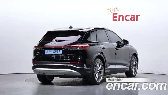 Audi Q4 e-tron 2025 thumb 2