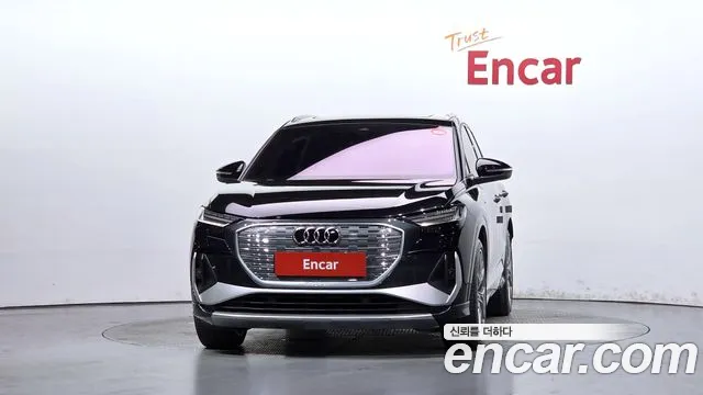Audi Q4 e-tron 2025 thumb 3