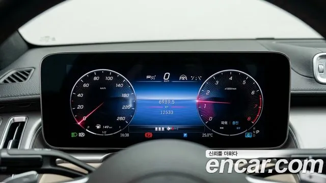 Mercedes-Benz GLA 2025 thumb 8