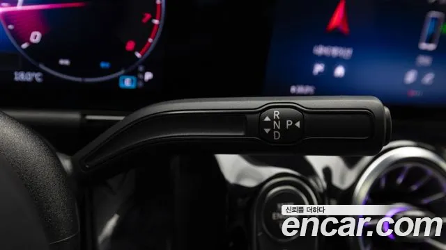 Mercedes-Benz GLA 2025 thumb 9