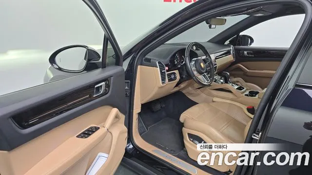 Porsche Cayenne 2021 thumb 10