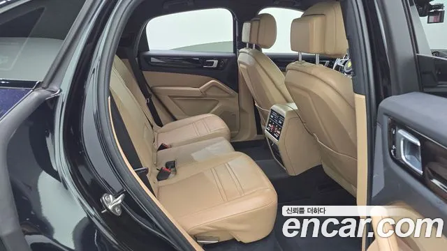 Porsche Cayenne 2021 thumb 11