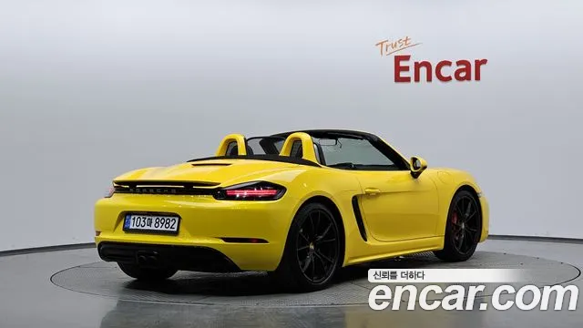 Porsche Cayman 2016 thumb 2