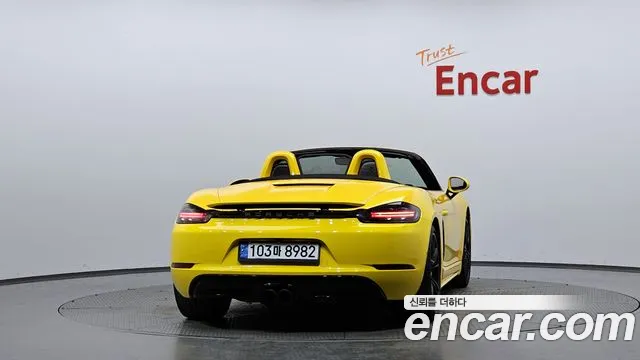 Porsche Cayman 2016 thumb 4
