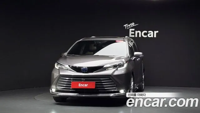Toyota Sienna 2021 thumb 2