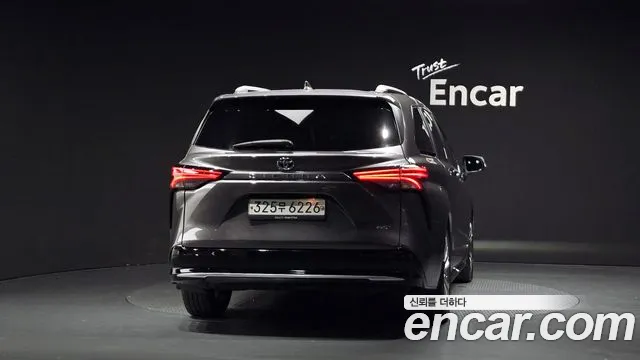 Toyota Sienna 2021 thumb 3