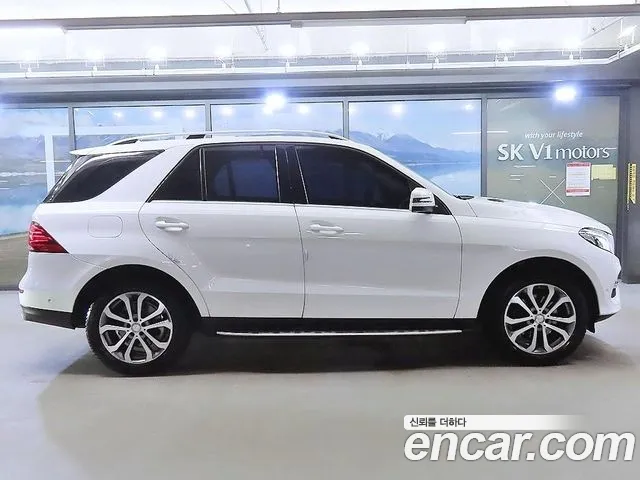 Mercedes-Benz GLE 2016 thumb 3