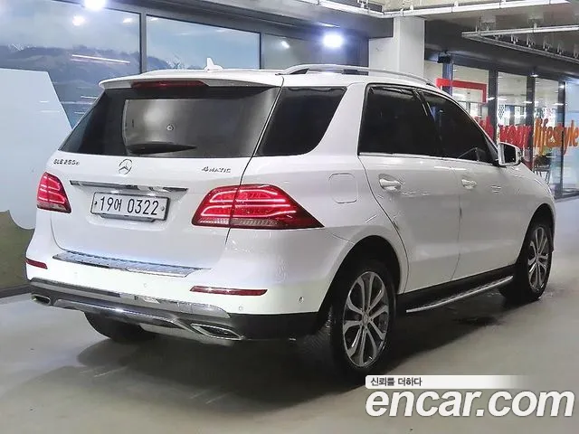 Mercedes-Benz GLE 2016 thumb 4