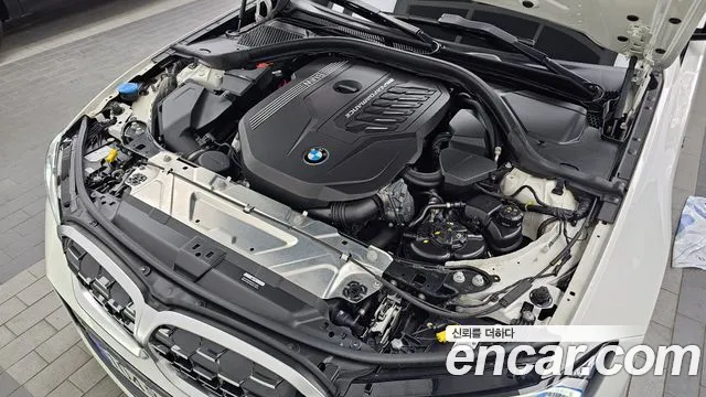 BMW 3-Series 2023 thumb 6