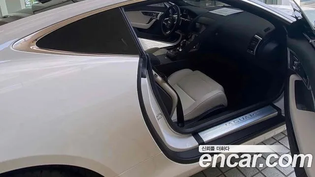 Jaguar F-Type 2021 thumb 4