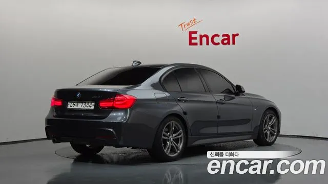 BMW 3-Series 2018 thumb 2