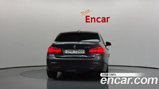 BMW 3-Series 2018 thumb 4