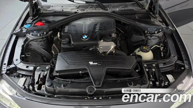 BMW 3-Series 2018 thumb 6