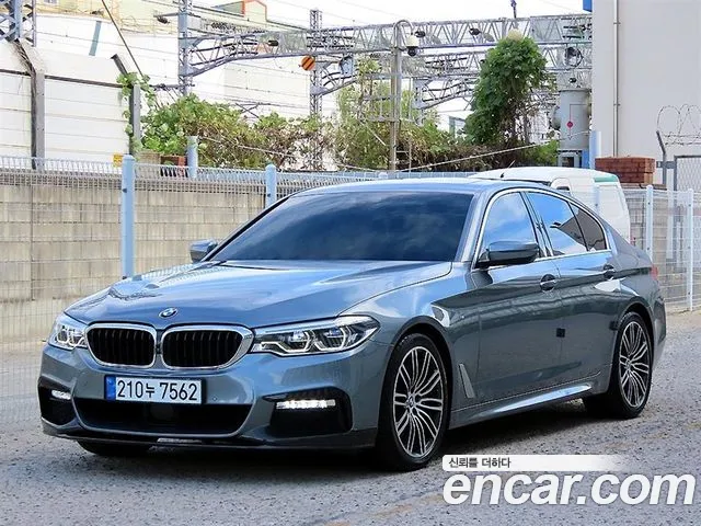 BMW 5-Series 2019 thumb 2