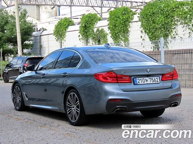 BMW 5-Series 2019 thumb 3