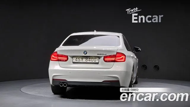 BMW 3-Series 2017 thumb 4
