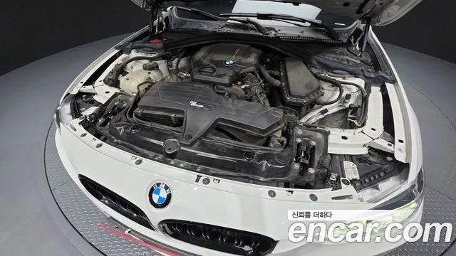 BMW 3-Series 2017 thumb 6