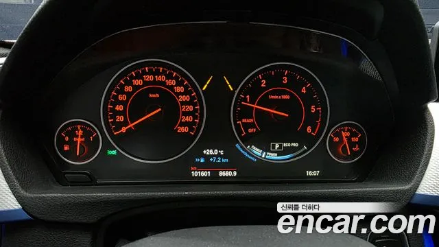 BMW 3-Series 2017 thumb 8