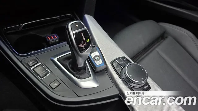 BMW 3-Series 2017 thumb 9