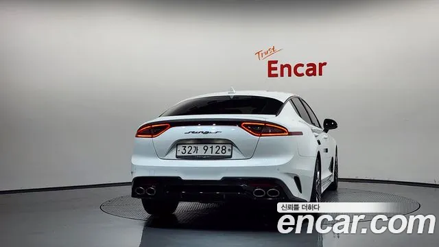 Kia Stinger 2017 thumb 4