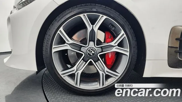 Kia Stinger 2017 thumb 5