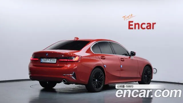 BMW 3-Series 2019 thumb 2
