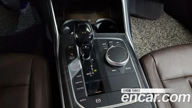 BMW 3-Series 2019 thumb 9