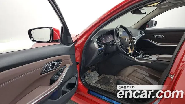 BMW 3-Series 2019 thumb 10