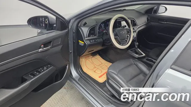 Hyundai Avante 2017 thumb 10