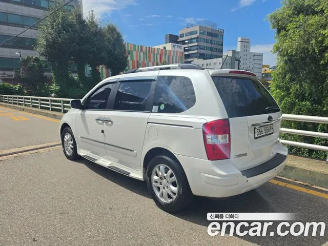 Kia Carnival 2012 thumb 4