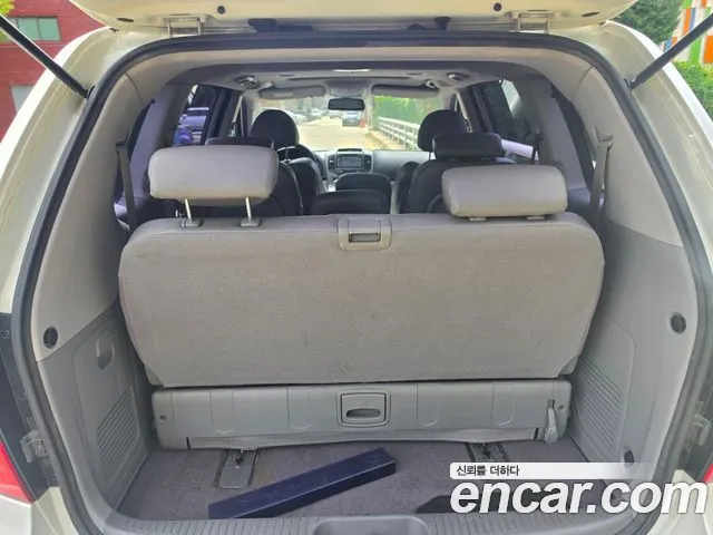 Kia Carnival 2012 thumb 10