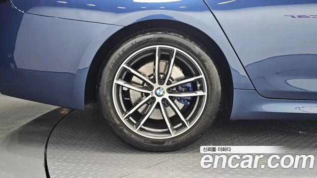 BMW 5-Series 2020 thumb 4