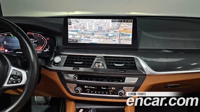 BMW 5-Series 2020 thumb 12