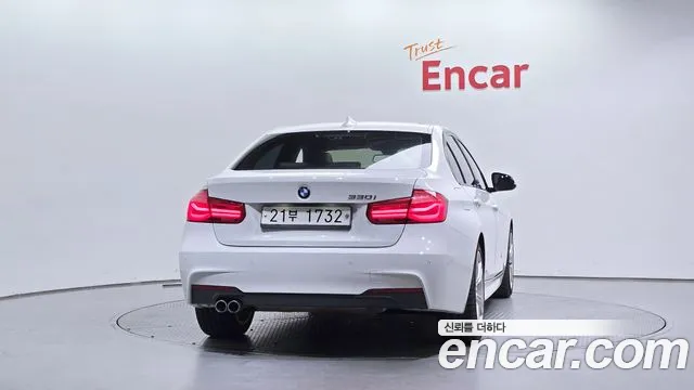 BMW 3-Series 2017 thumb 4