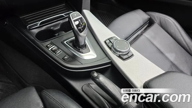 BMW 3-Series 2017 thumb 9