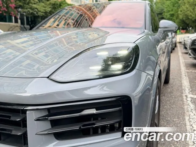 Porsche Cayenne 2023 thumb 3