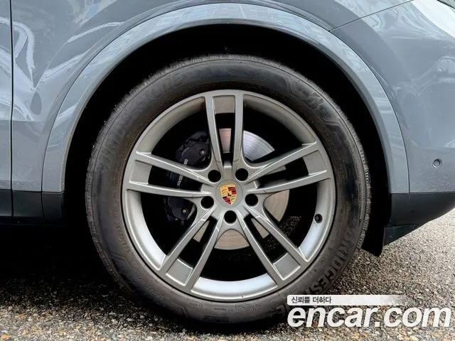 Porsche Cayenne 2023 thumb 5
