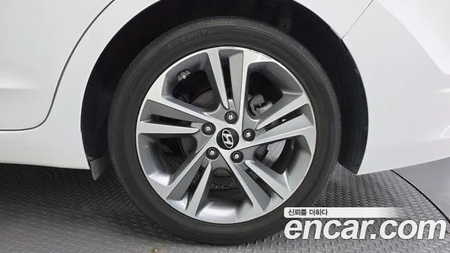 Hyundai Avante 2016 thumb 5