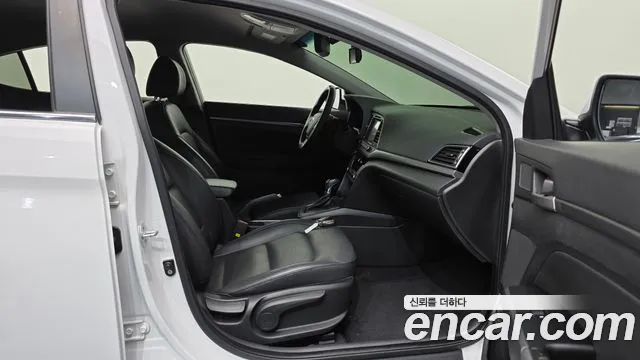Hyundai Avante 2016 thumb 10
