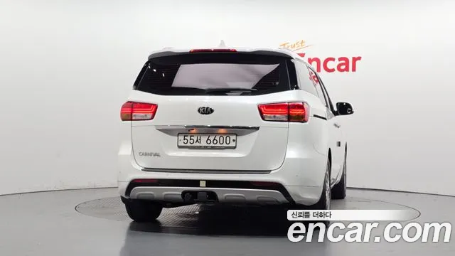 Kia Carnival 2015 thumb 4