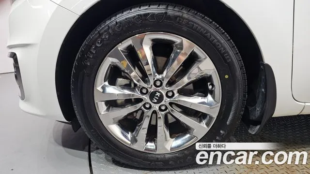 Kia Carnival 2015 thumb 5