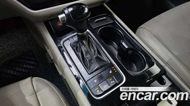 Kia Carnival 2015 thumb 9