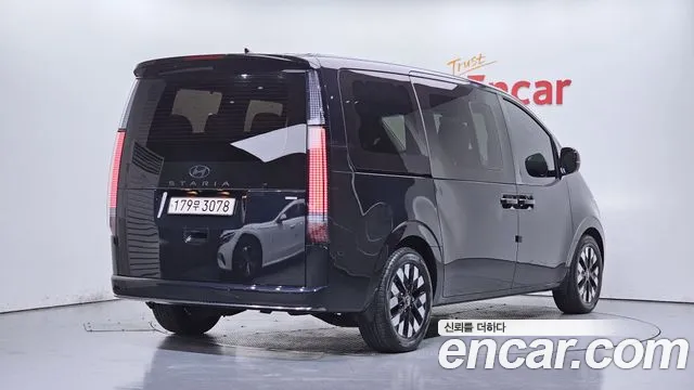 Hyundai Staria 2024 thumb 2